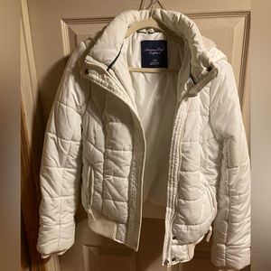 American Eagle outfitters women’s winter coat. Size large white in color.